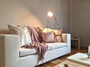 Lovely & Central 2-BR APT. Explore Athens on Foot.